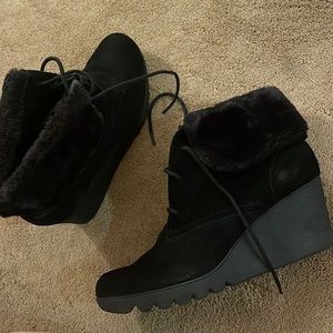 Donald J. Pliner Black leather and fur heeled short boot size 8 1/2